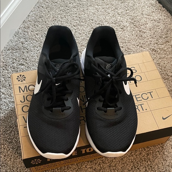 Nike Black and White Athletic Sneakers Nike Revolution 6 NN size 8.5 W - Picture 2 of 10
